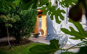 Dulcineea Downtown Garden Studio